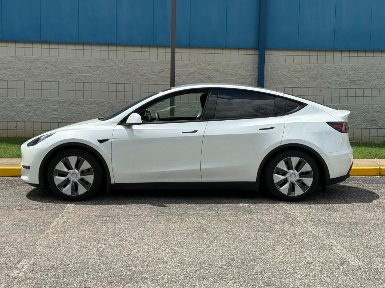 Used 2021 Tesla Model Y Long Range AWD/4WD image 8