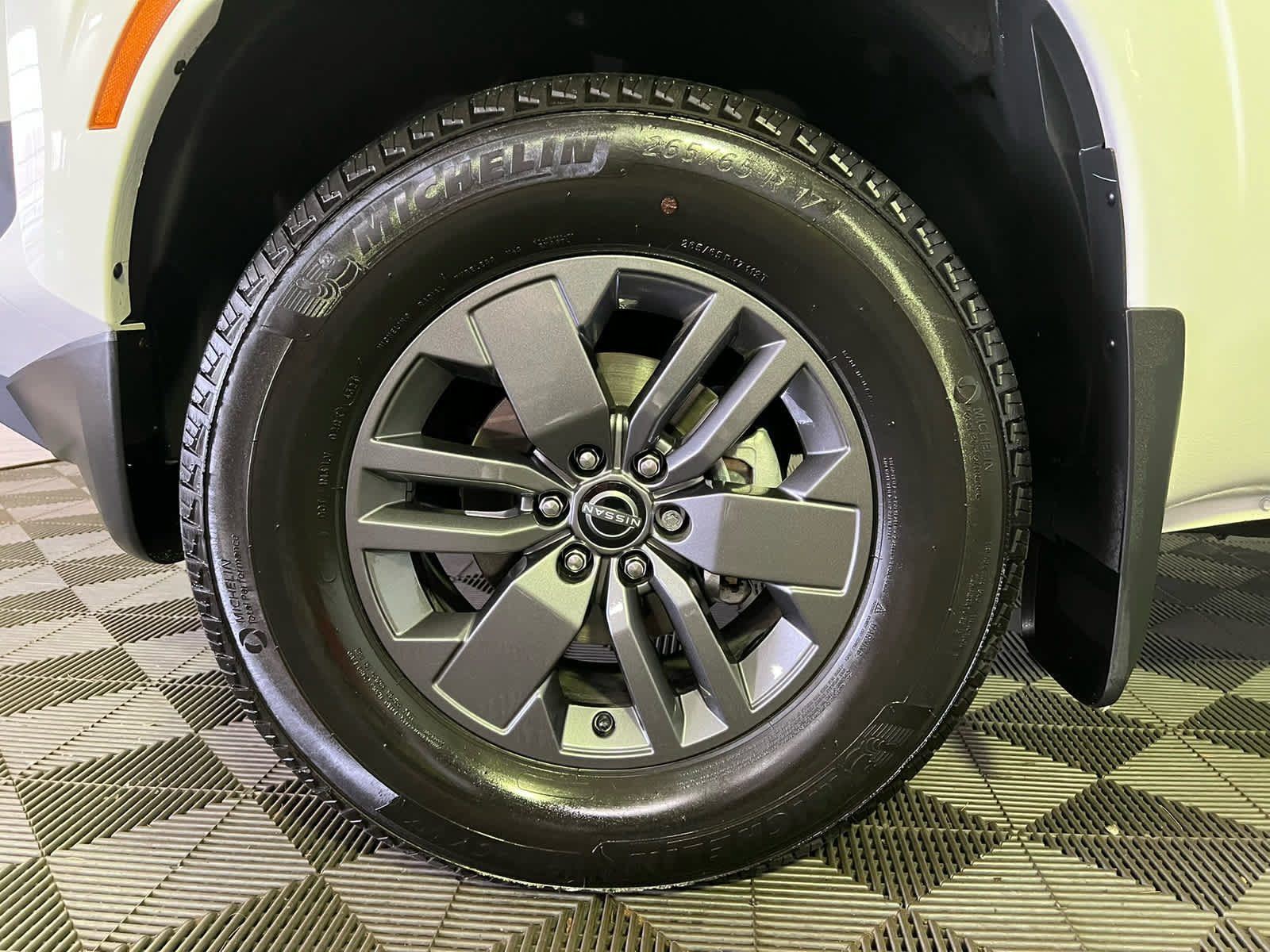 Used 2025 Nissan Frontier SV w/ SV Convenience Package AWD/4WD image 9