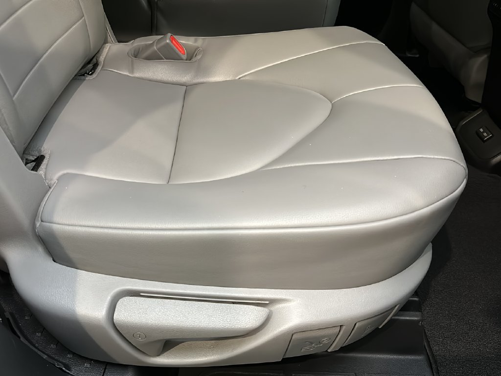 Used 2022 Toyota Highlander XLE AWD/4WD image 19