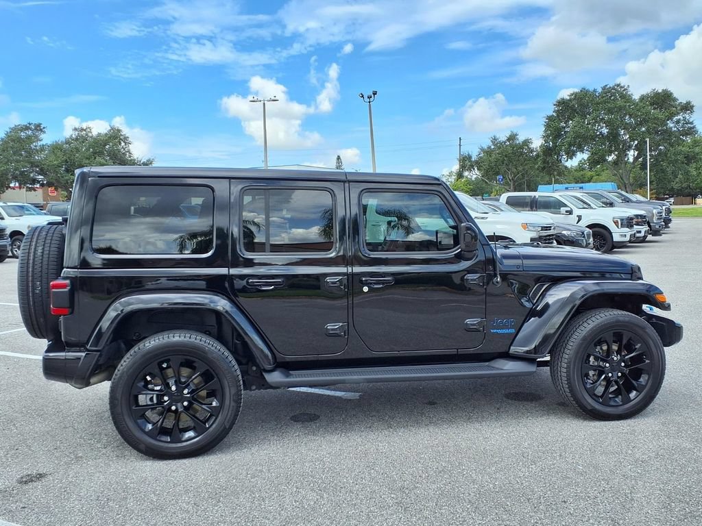 Used 2021 Jeep Wrangler Unlimited Sahara AWD/4WD image 8