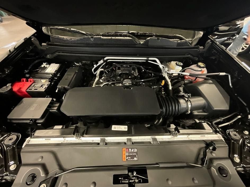New 2026 Chevrolet Colorado ZR2 w/ Technology Package AWD/4WD image 7