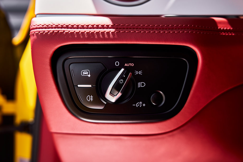 Used 2023 Bentley Bentayga AWD/4WD image 57