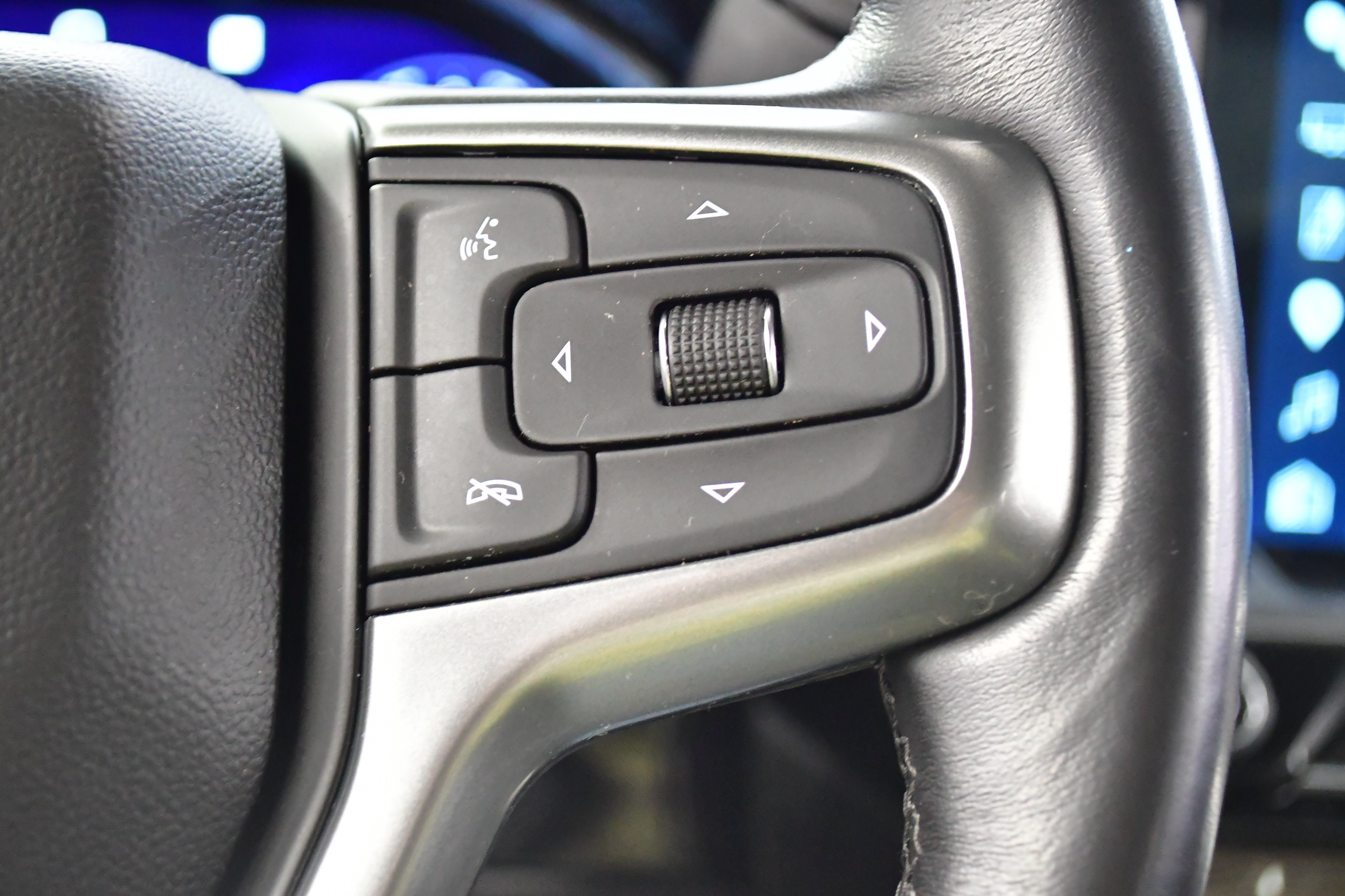 Used 2022 Chevrolet Silverado 1500 LT AWD/4WD image 23