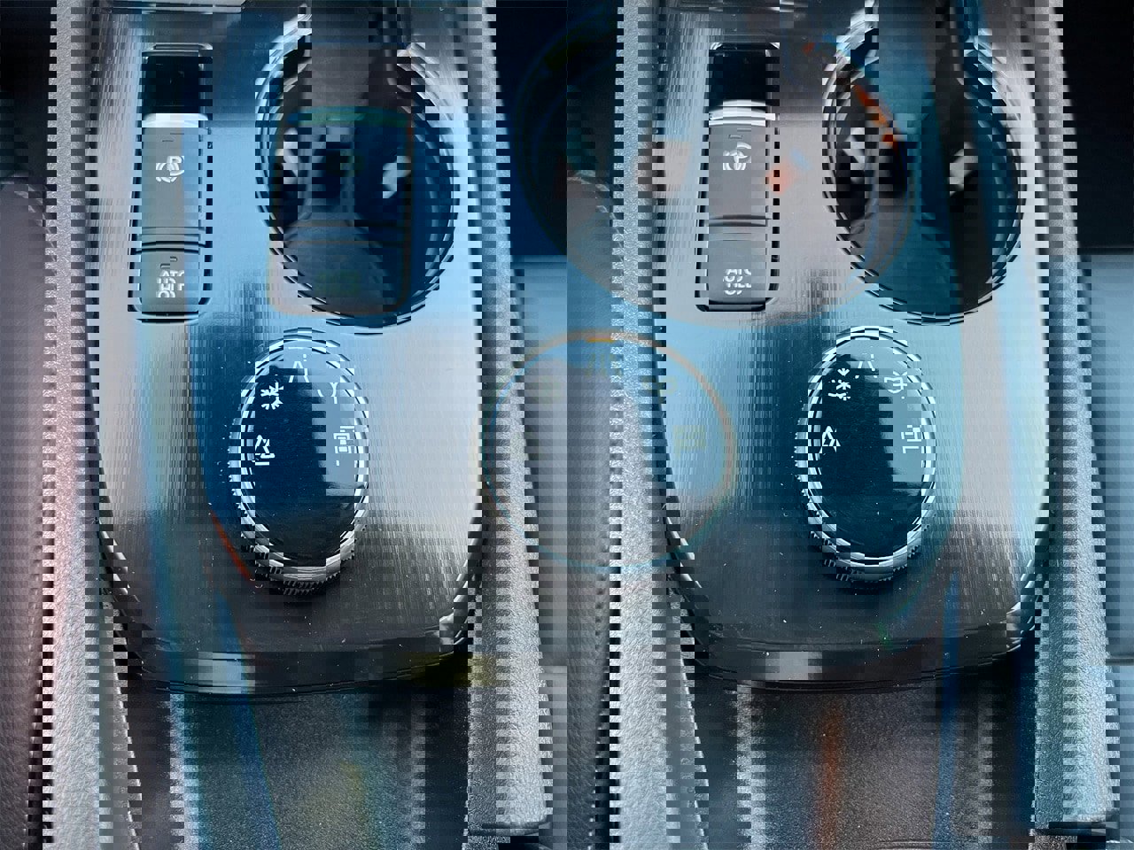 Certified 2025 Nissan Rogue SL w/ Tech Package image 17