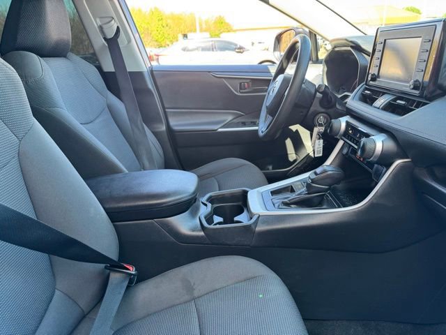 Used 2021 Toyota RAV4 LE image 6