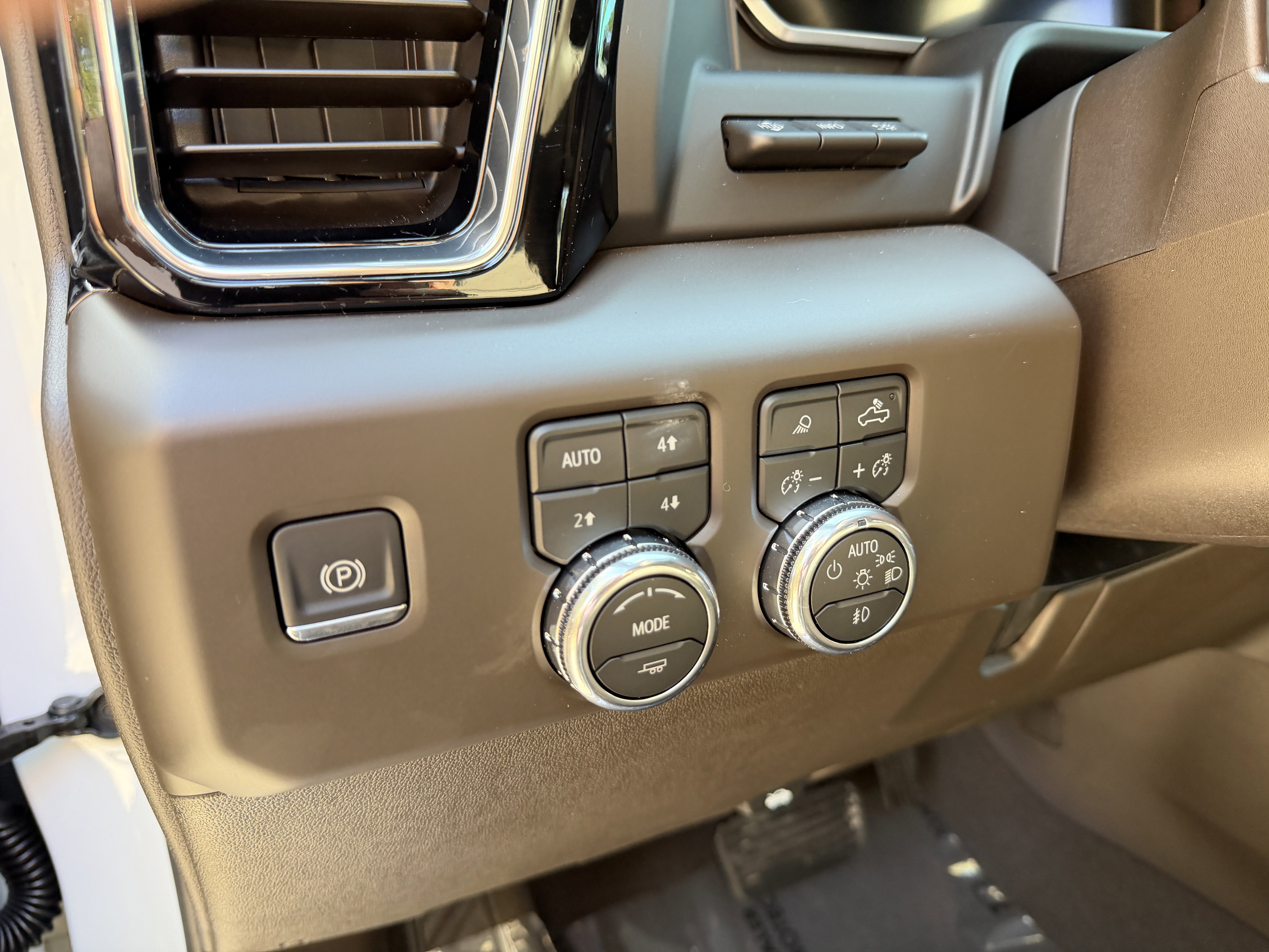 New 2026 GMC Sierra 2500 Denali w/ Denali Reserve Package image 17