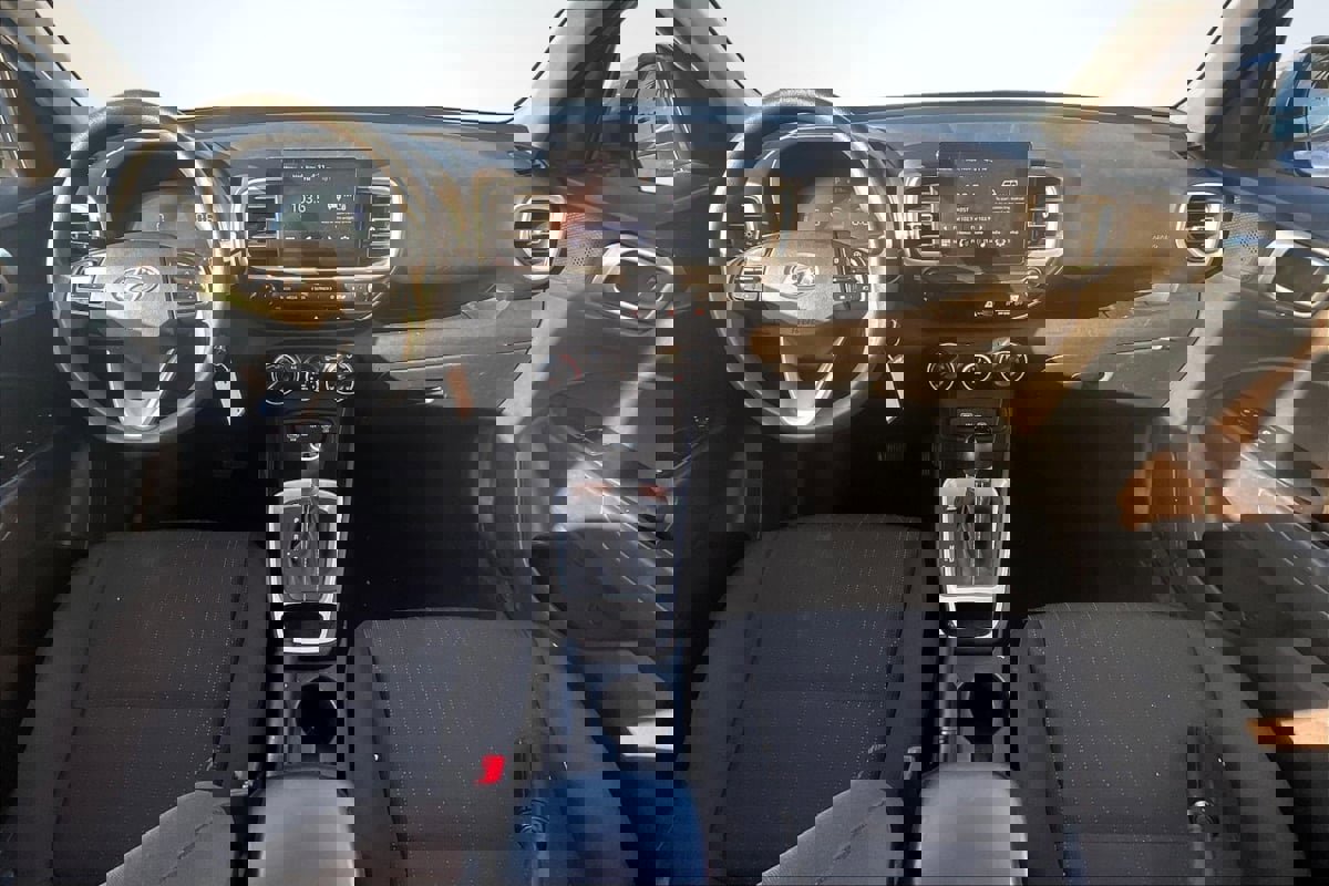 Used 2024 Hyundai Venue SE image 16