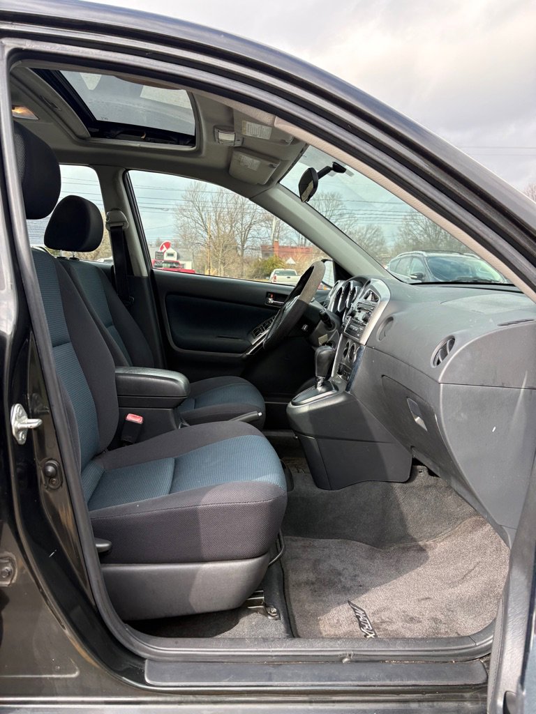 Used 2006 Toyota Matrix XR image 11