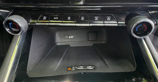 Used 2024 Chevrolet Traverse RS AWD/4WD image 39