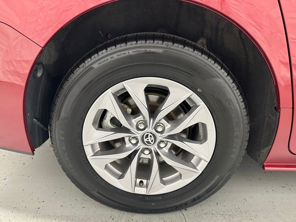 Used 2025 Toyota Sienna XLE image 70