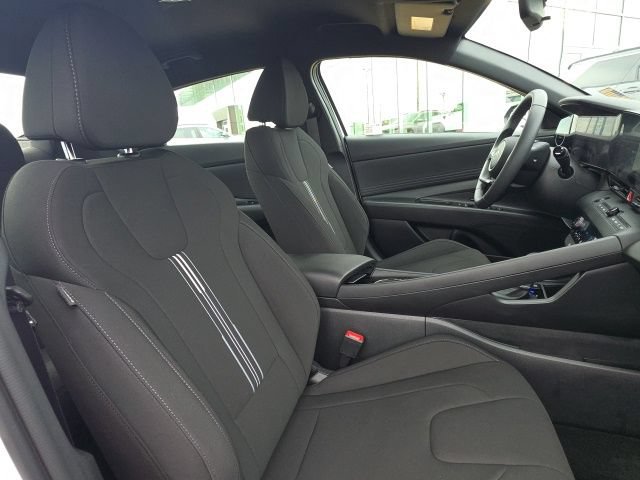 Certified 2025 Hyundai Elantra SEL FWD image 8