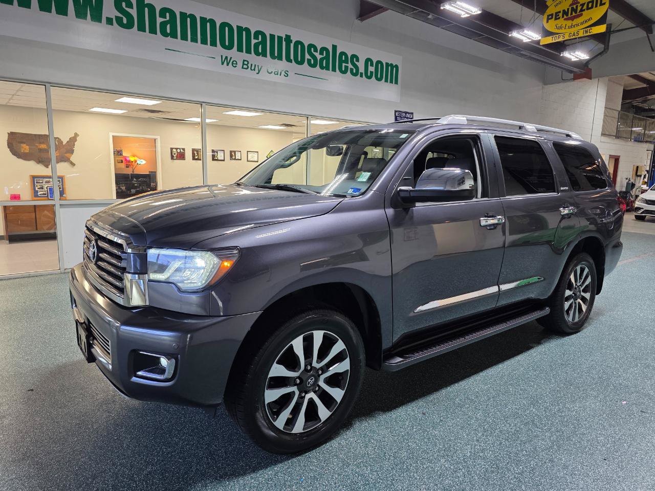 Used 2018 Toyota Sequoia Limited w/ Safety & Convenience Package AWD/4WD image 2