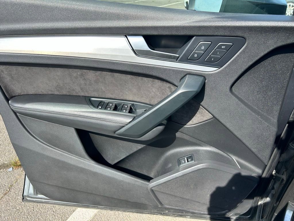 Used 2018 Audi SQ5 Premium Plus w/ Navigation Package image 20