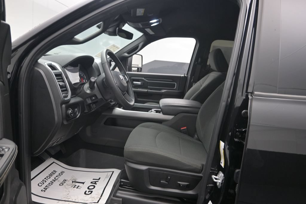 Used 2025 RAM 2500 Big Horn AWD/4WD image 10