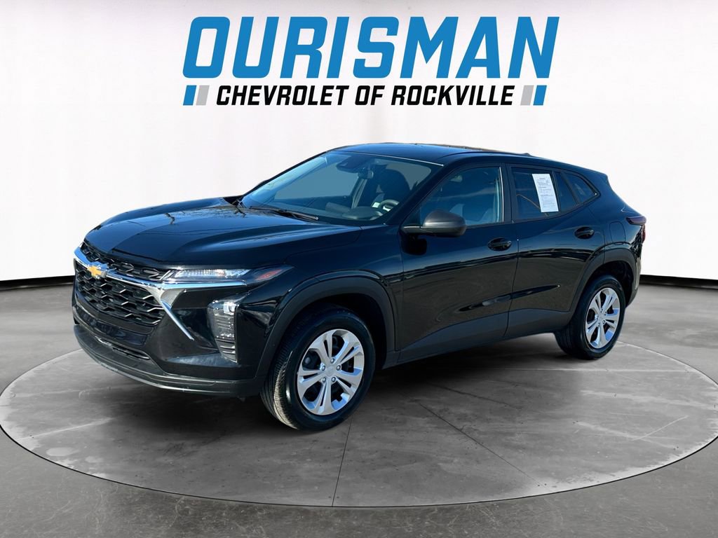 Used 2025 Chevrolet Trax LS image 2