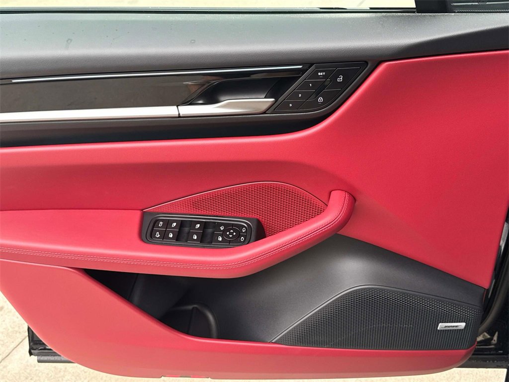 Used 2025 Porsche Macan 4S Electric image 15