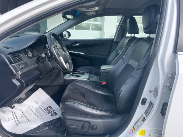 Used 2013 Toyota Camry SE w/ Leather Pkg FWD image 19