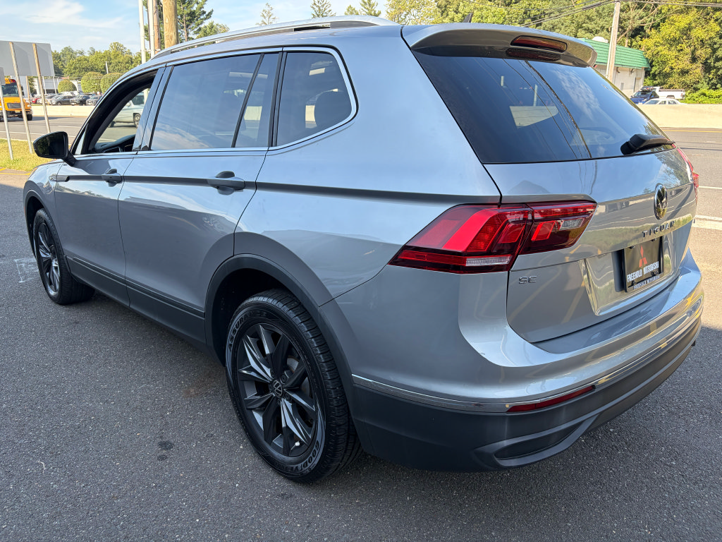Used 2022 Volkswagen Tiguan SE w/ Panoramic Sunroof Package AWD/4WD image 10