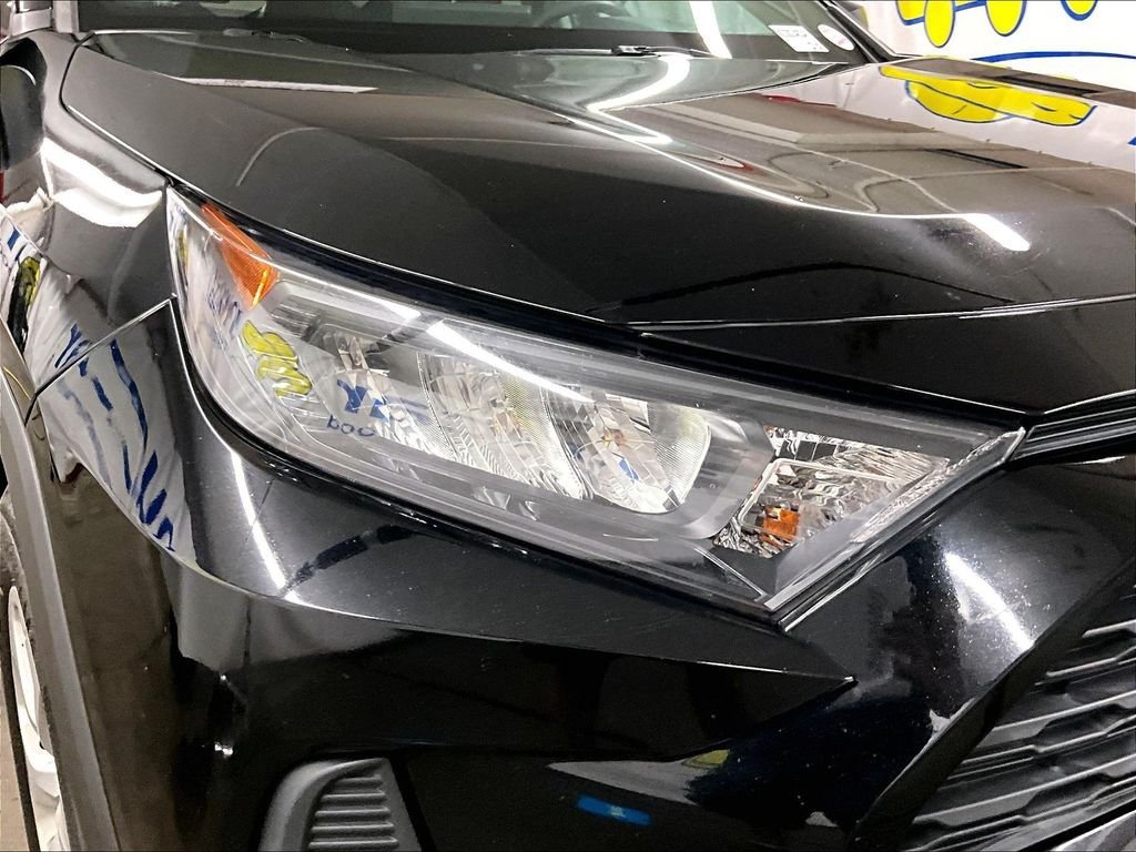 Certified 2020 Toyota RAV4 LE w/ All Weather Liner Package AWD/4WD image 31