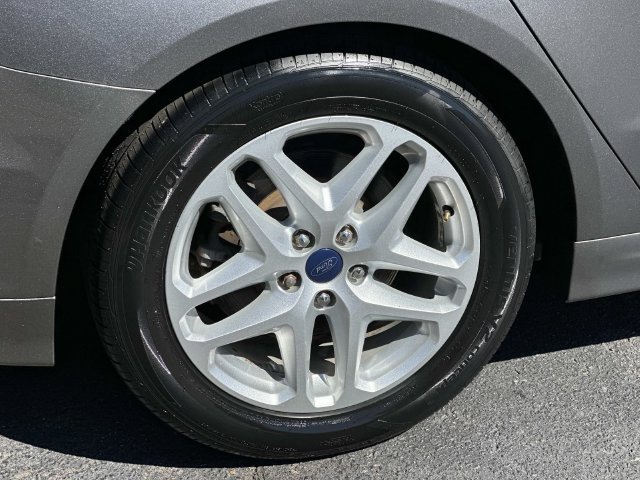 Used 2014 Ford Fusion SE FWD image 9