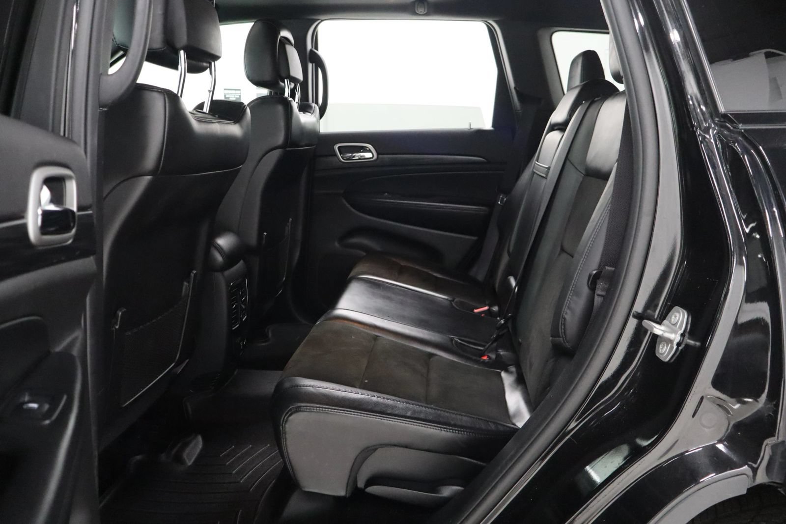 Used 2019 Jeep Grand Cherokee Altitude AWD/4WD image 18