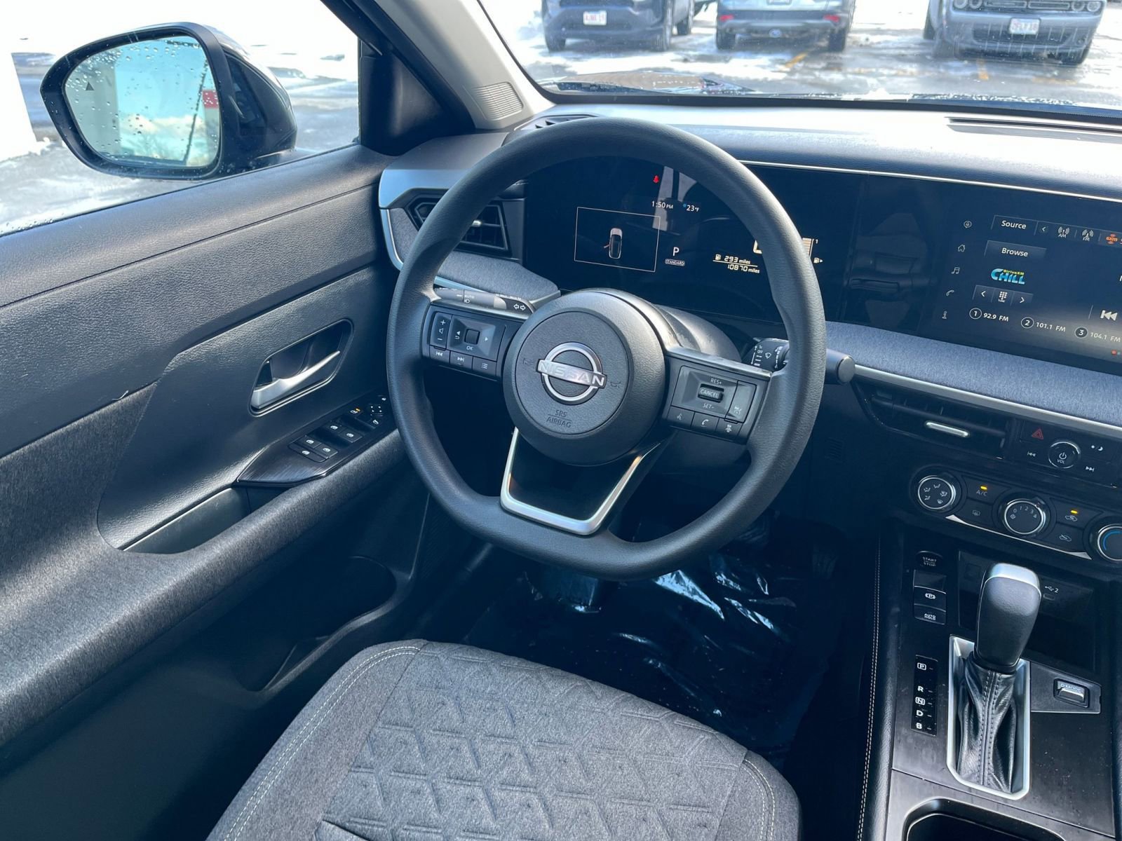 Used 2025 Nissan Kicks SV image 30