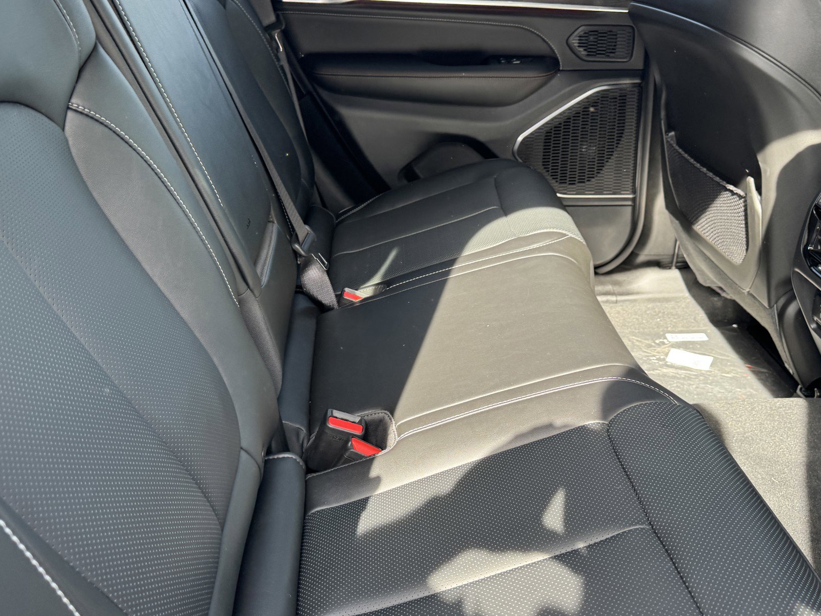 New 2025 Jeep Grand Cherokee Overland w/ Luxury Tech Group IV image 9