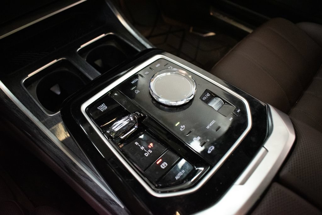 Certified 2026 BMW 740i xDrive AWD/4WD image 19