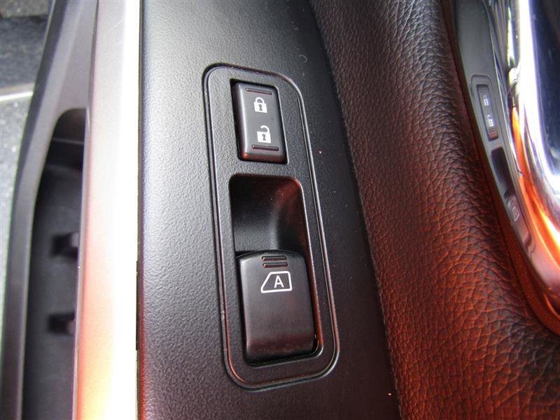 Used 2018 Nissan Titan SV image 28