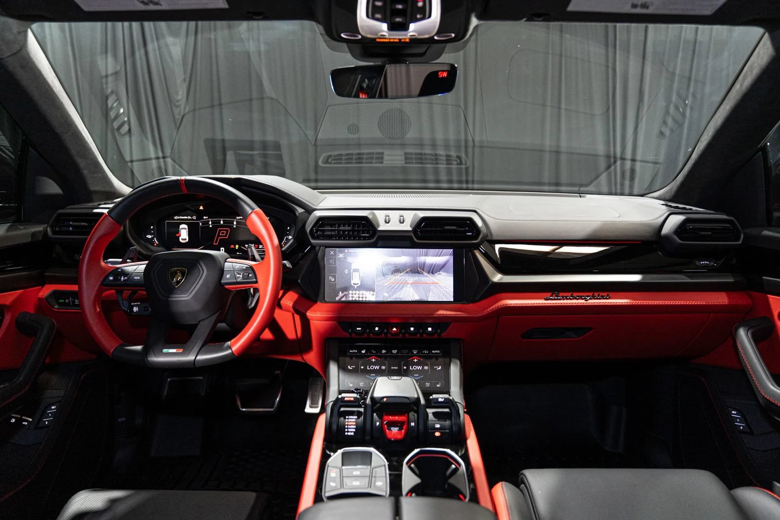 Used 2025 Lamborghini Urus SE AWD/4WD image 25