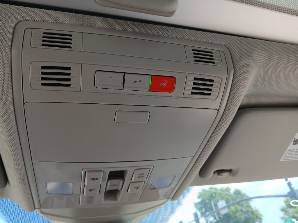 Certified 2025 Volkswagen Jetta SE w/ Sunroof Package FWD image 18