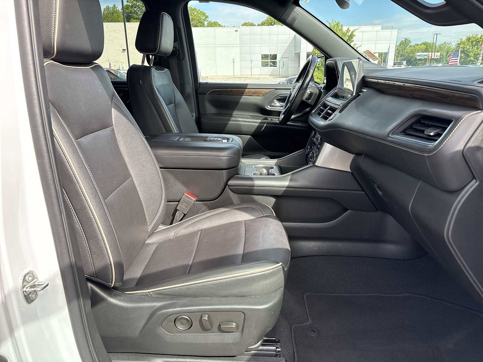 Used 2022 Chevrolet Suburban Premier AWD/4WD image 28