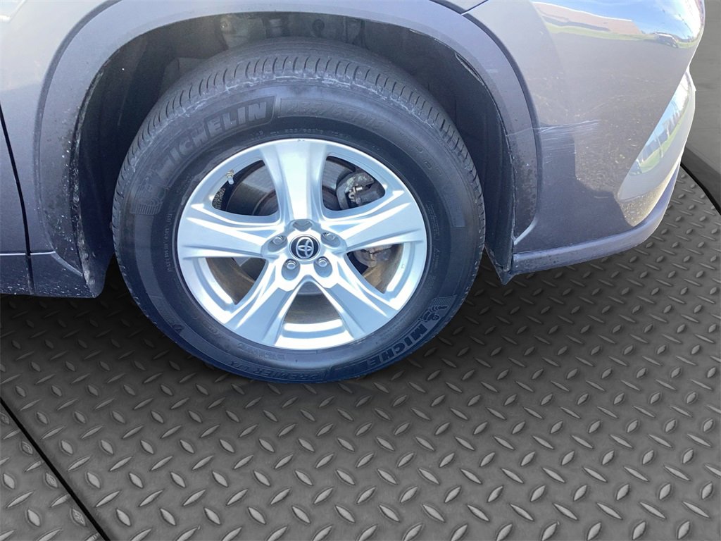Used 2023 Toyota Highlander L image 25
