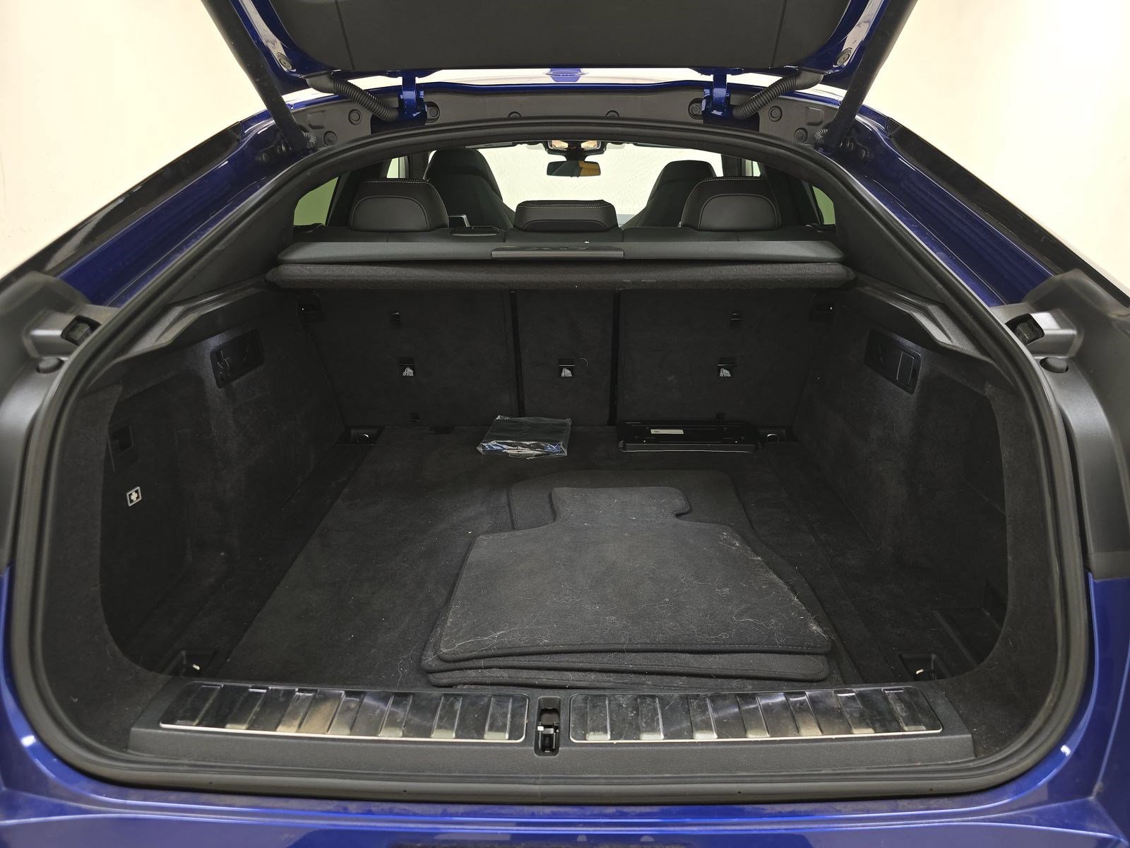 Used 2025 BMW X6 M Competition w/ Executive Package image 15