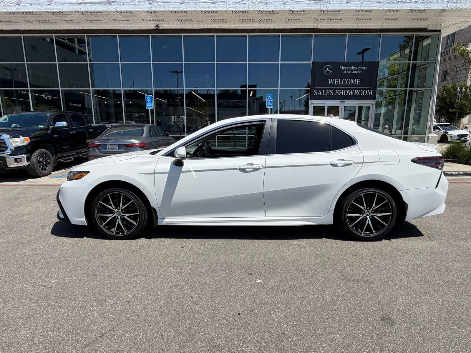 Used 2023 Toyota Camry SE FWD video 2