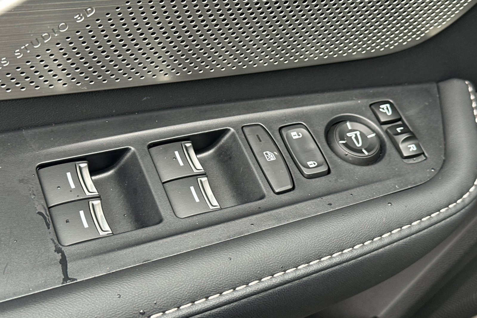 Certified 2025 Acura RDX SH-AWD w/ Advance Package image 13