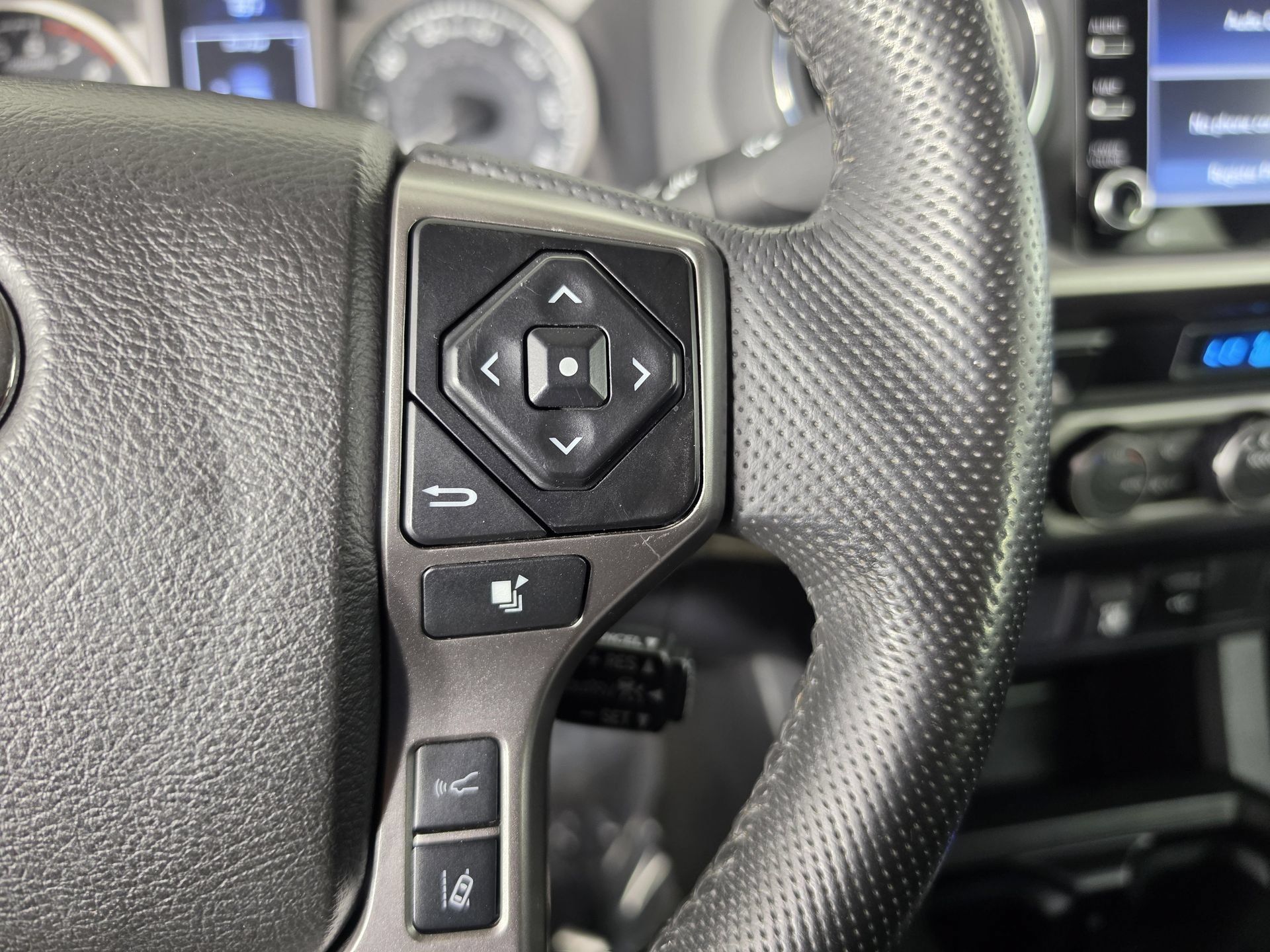 Used 2023 Toyota Tacoma SR5 AWD/4WD image 13