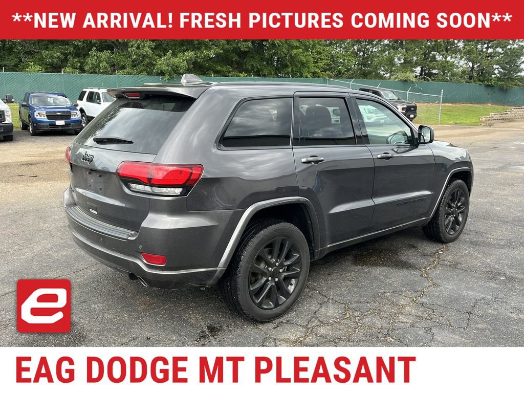 Used 2021 Jeep Grand Cherokee Laredo X AWD/4WD image 4