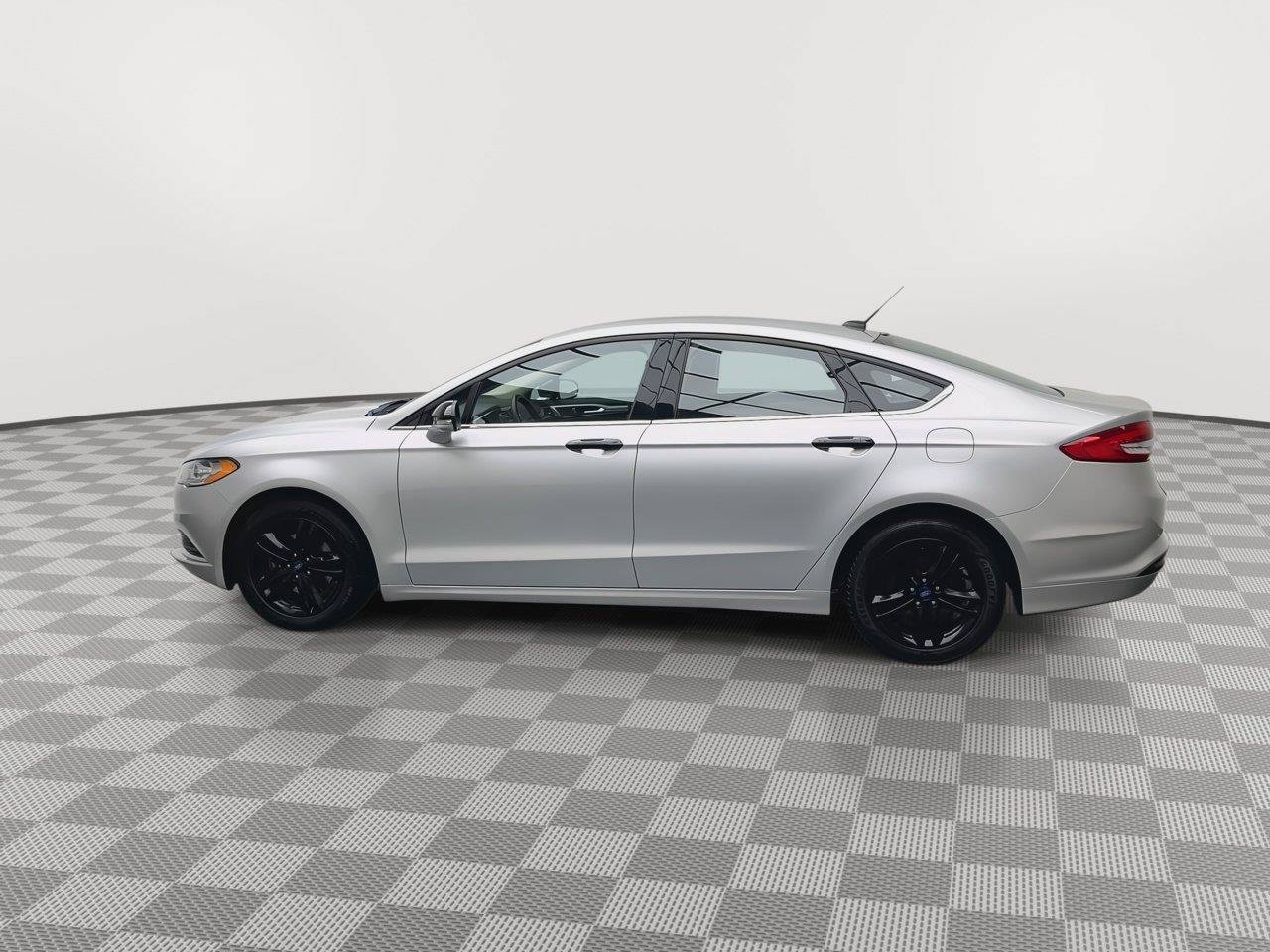 Used 2018 Ford Fusion SE FWD image 29