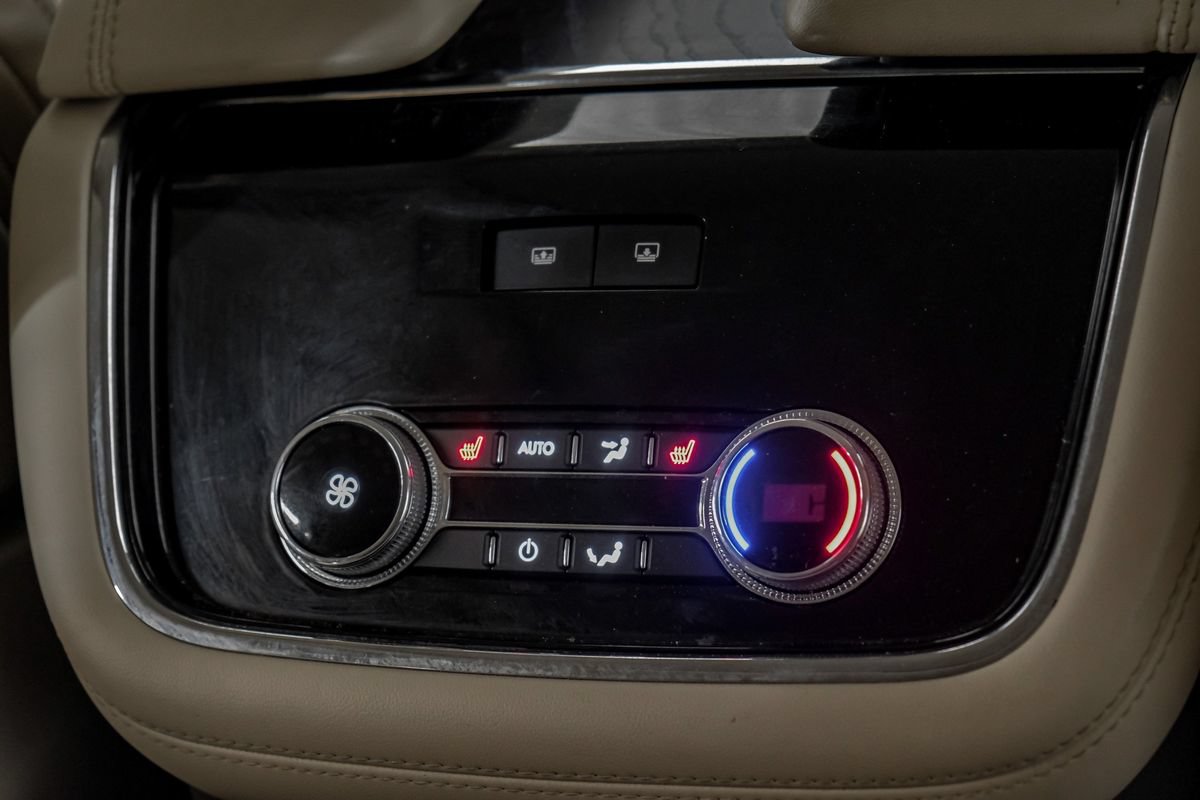 Used 2020 Lincoln Navigator L Reserve w/ Luxury Package RWD image 36