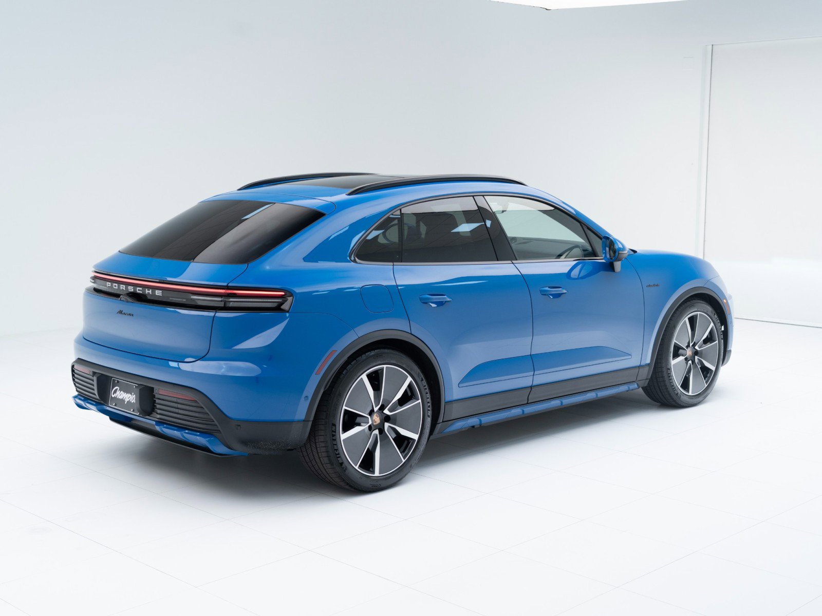 New 2026 Porsche Macan Electric image 9