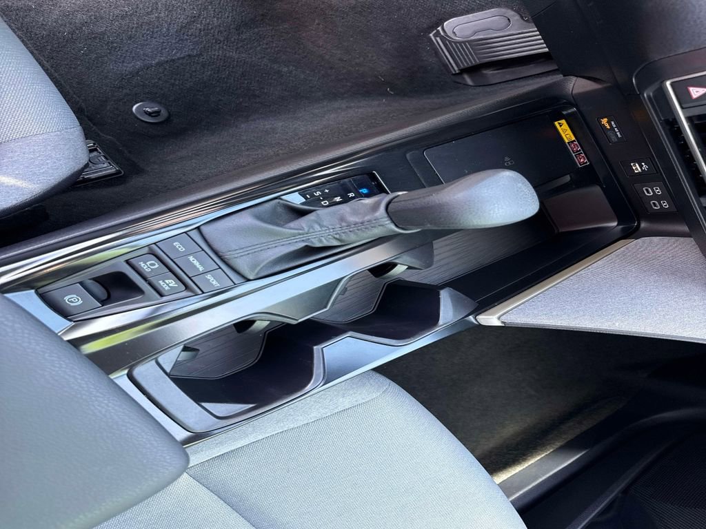 Used 2025 Toyota Camry LE image 24