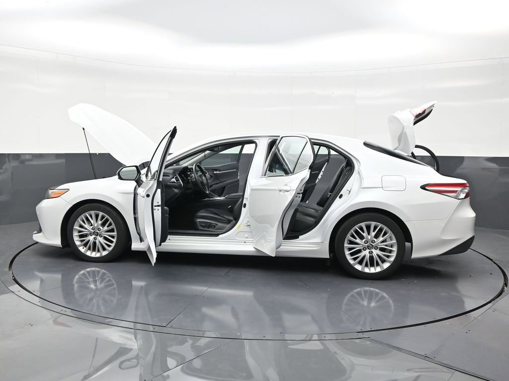 Used 2018 Toyota Camry XLE FWD image 30
