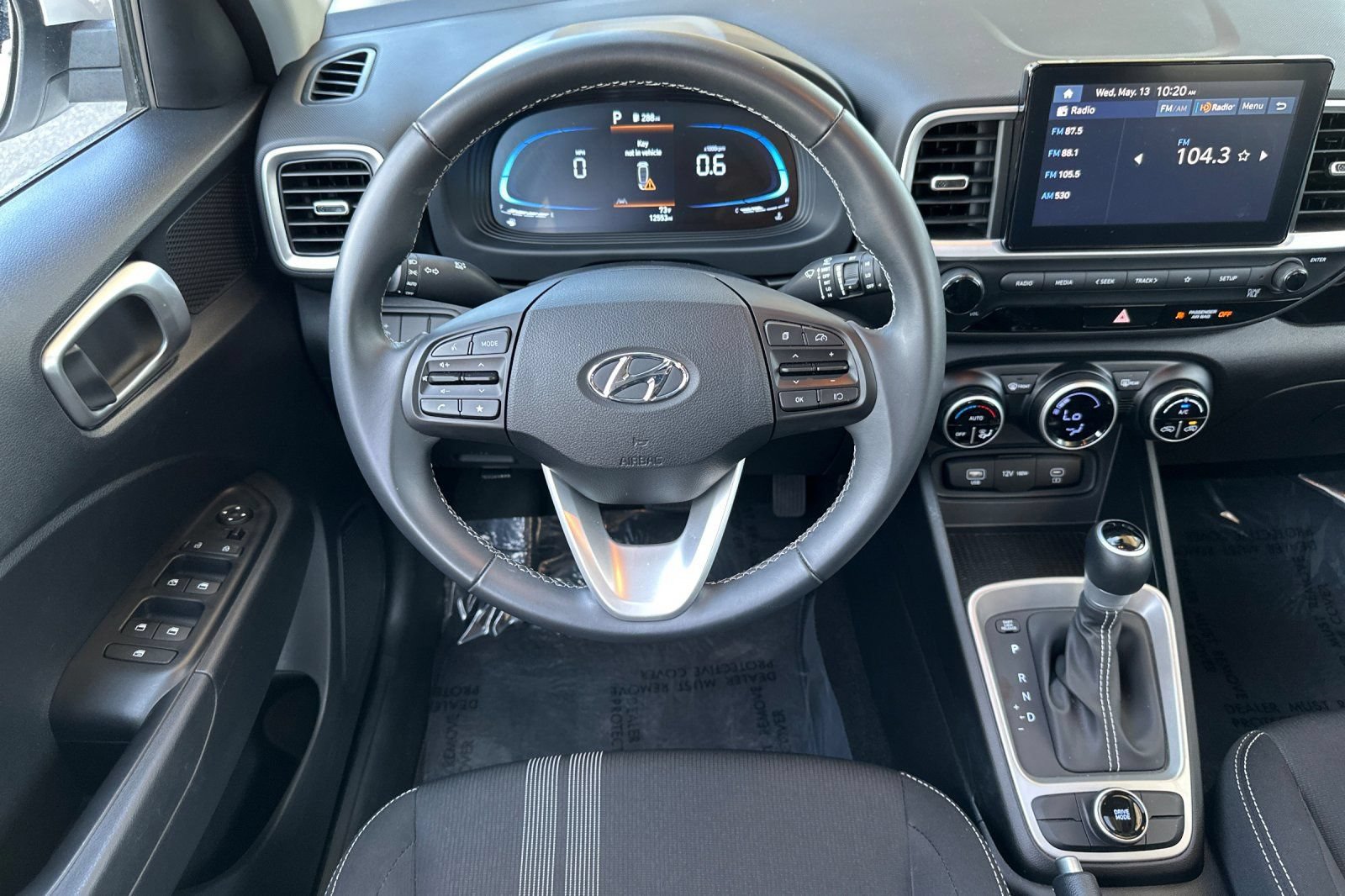Used 2025 Hyundai Venue SEL FWD image 14