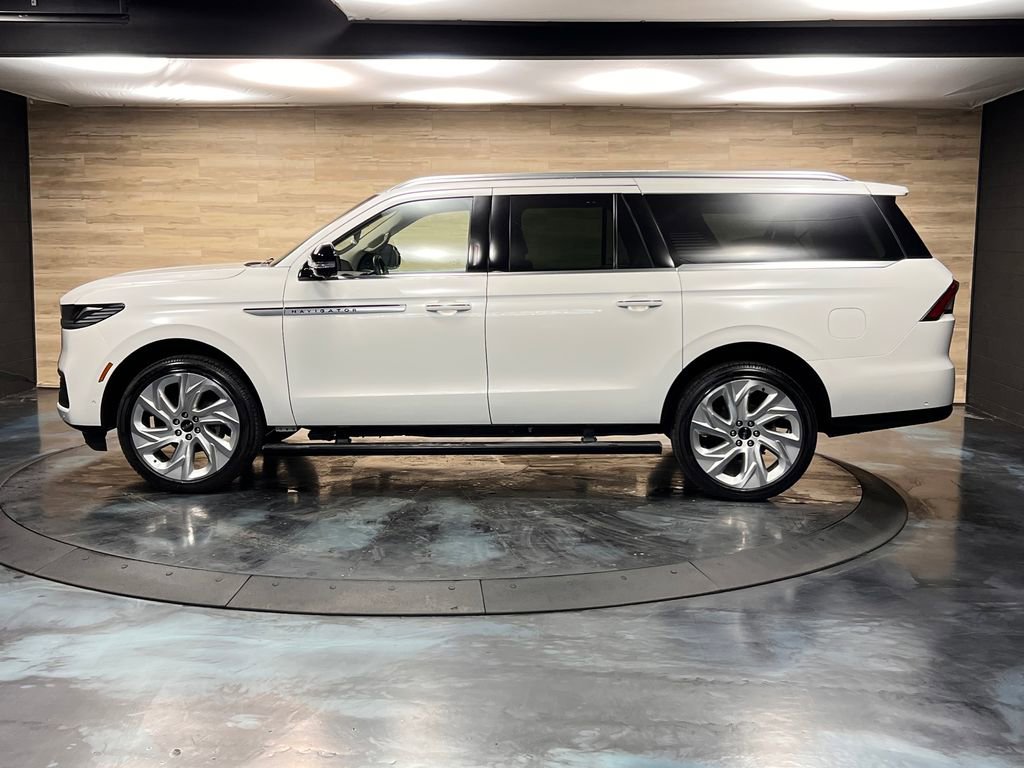 Used 2025 Lincoln Navigator L Reserve image 18