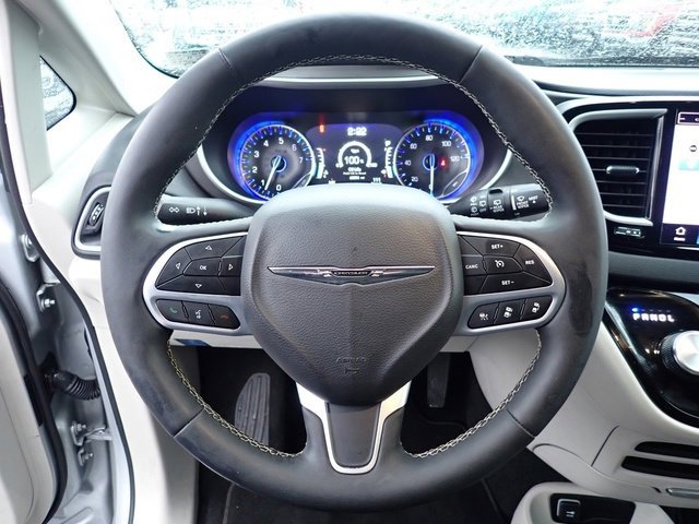 Used 2024 Chrysler Pacifica Touring-L image 24