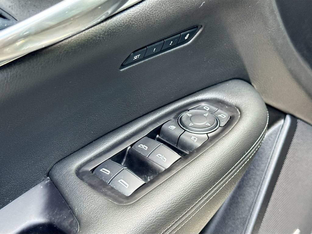 Used 2025 Cadillac XT6 Luxury AWD/4WD image 18