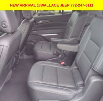 Used 2025 Chevrolet Traverse LT FWD image 4
