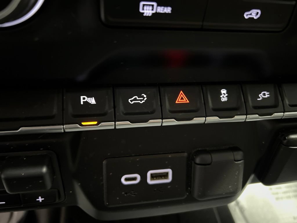 Used 2022 Chevrolet Silverado 2500 LT AWD/4WD image 32