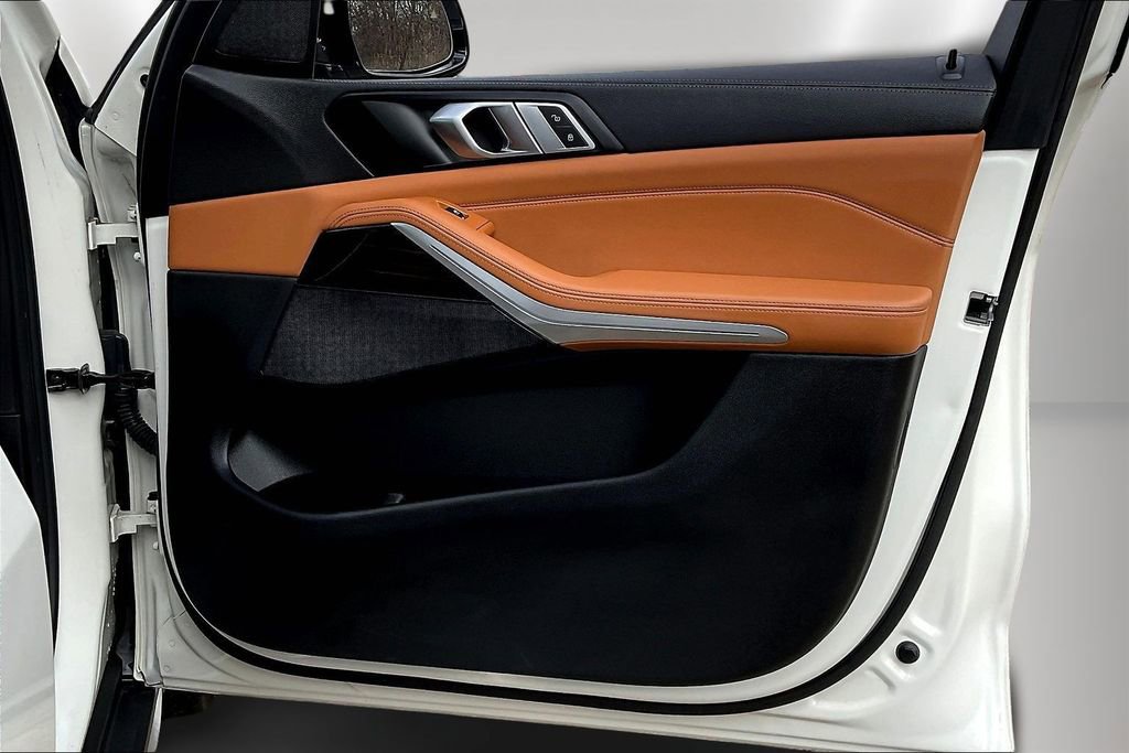 Used 2023 BMW X5 xDrive40i w/ Parking Assistance Package image 28